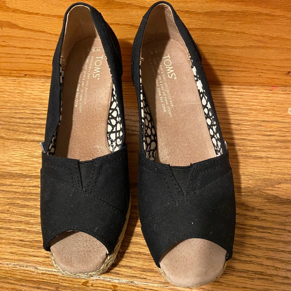 Black open toe Platform TOMS size 5.5. New